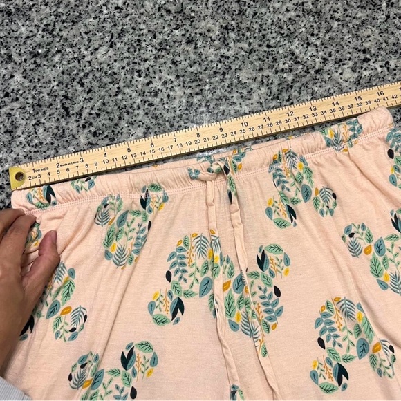 Disney Womens 2 Piece Short Sleeve Shirt & Capri Pajama Set Size Medium - Picture 5 of 8